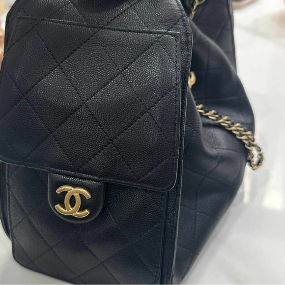 CHANEL 25 SMALL HANDBAG Grained Calfskin & Gold-Tone Metal Black - Picture 4 of 16